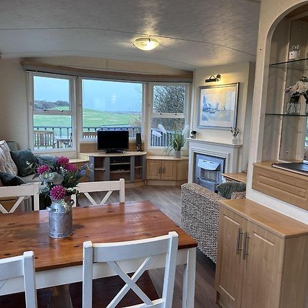 Captivating 2-Bed Static Caravan In Holyhead Llanfachraeth Exteriér fotografie