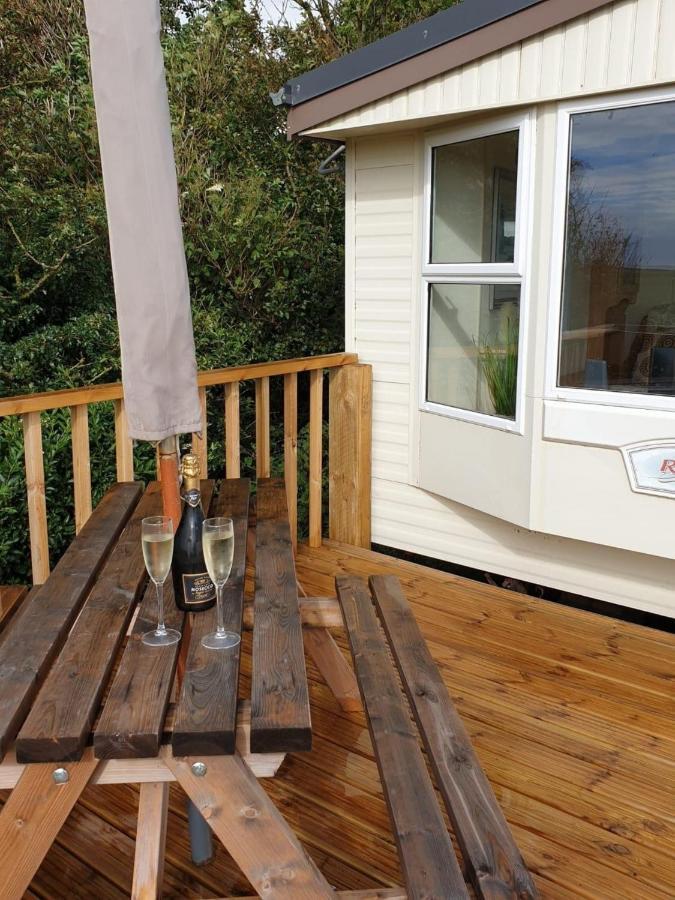 Captivating 2-Bed Static Caravan In Holyhead Llanfachraeth Exteriér fotografie