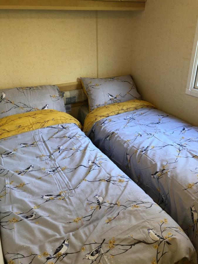 Captivating 2-Bed Static Caravan In Holyhead Llanfachraeth Exteriér fotografie