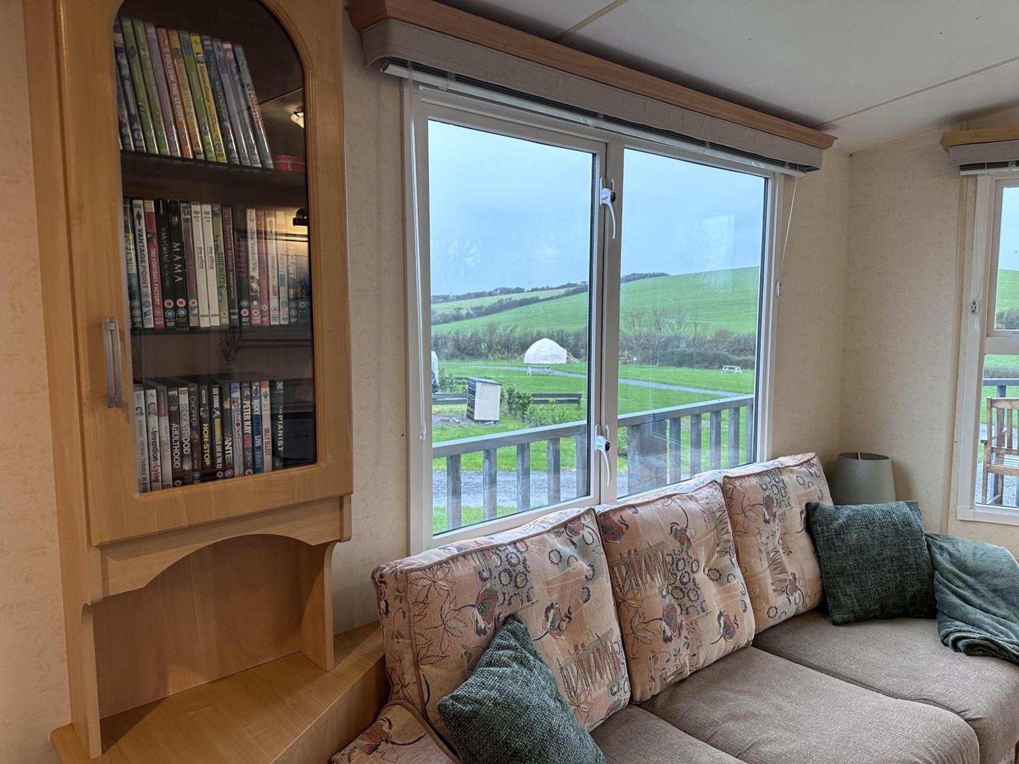 Captivating 2-Bed Static Caravan In Holyhead Llanfachraeth Exteriér fotografie